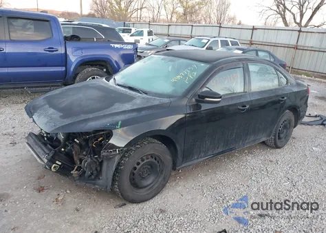 2015 Volkswagen Passat 1.8T S z USA, uszkodzony, nr VIN 1VWAT7A39FC076186